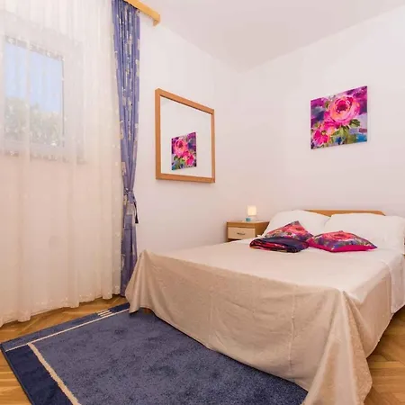 One-bedroom In Okrug Gornji V Apartment