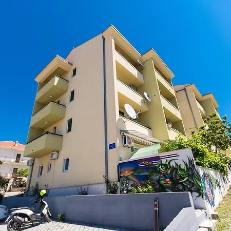 One-bedroom In Okrug Gornji V